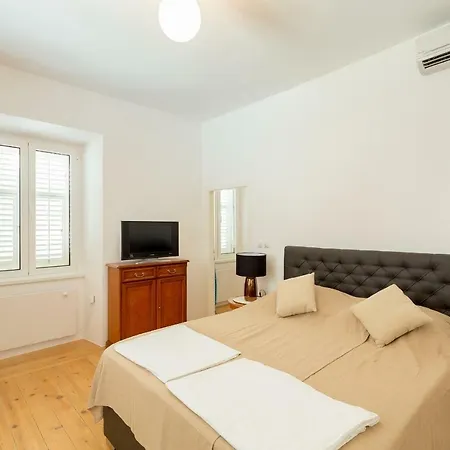 Konukevi Rayan City Center 3*